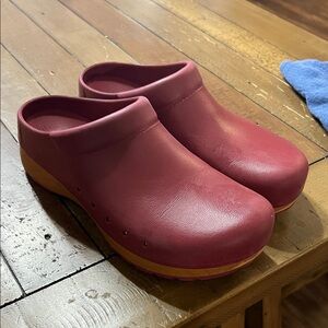 Women's Burgundy Kane Dansko nurse Clogs/mules